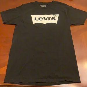 Levi’s black logo t-shirt
